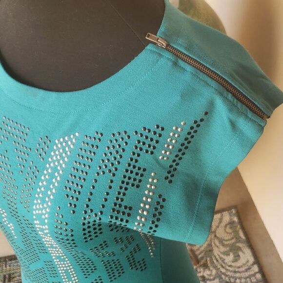 Slim fit embellished dress  - Picture 3 of 7